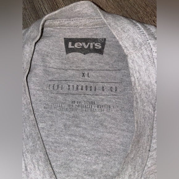 Levi’s T-shirt - Picture 2 of 5